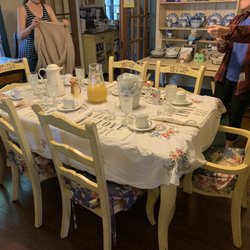 Maple Leaf Cottage Inn - Breakfast set up.