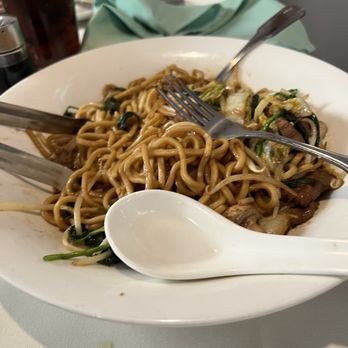 Panda Inn - Lo mein with Beef - Chinese Near Me - La Palma, California Panda Inn - Lo mein with Beef - Chinese Near Me - La Palma, California