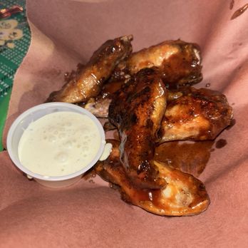 Gene's - Chicken wings with ranch - Barbeque Near Me - Atlanta, Georgia Gene's - Chicken wings with ranch - Barbeque Near Me - Atlanta, Georgia