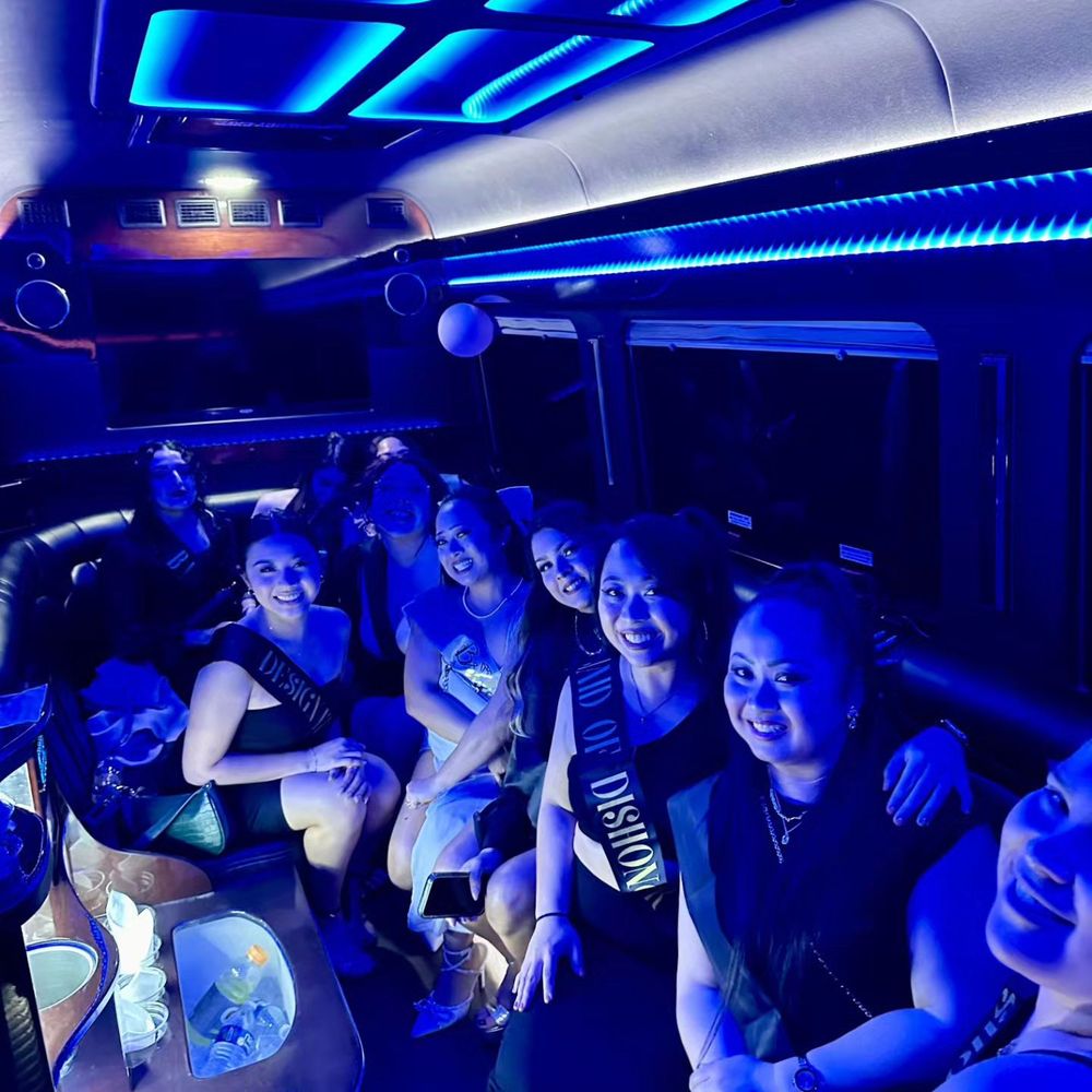 White Diamond Limousine - The bachelorette entourage - Limos Near Me White Diamond Limousine - The bachelorette entourage - Limos Near Me
