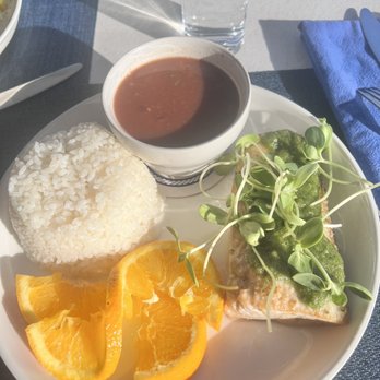 Trade Winds - Mahi mahi, rice & beans - Seafood Near Me - Vieques, Puerto Rico