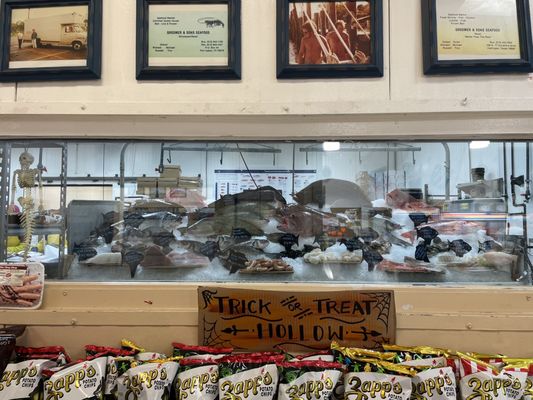Groomer's Seafood by null