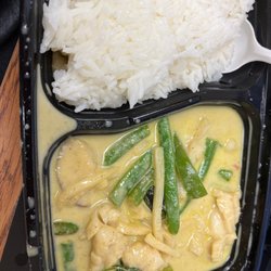 Tung Thong Thai Restaurant - L14. Green Curry Lunch Special with squid