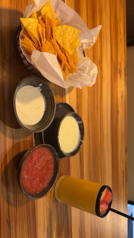 Xochitl Cocina & Tequila Logo