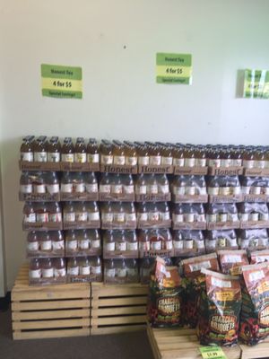 MOM's Organic Market by null