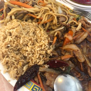 China Moon - Tastes questionable but it's a lot of food for the price. - Chinese Near Me - Universal City, Texas