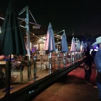 Yard House - Looooonnnggggg waaiiiiiiiiiiiiiiiiiit. For empty tables available - Bars Near Me - Long Beach, California