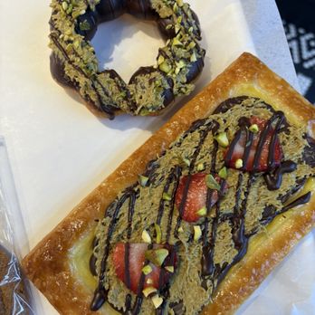 Paris Baguette - Top is Dubai Chocolate Mochi Donut and Dubai Chocolate and Pistachio pastry. - Bakeries Near Me - Honolulu, Hawaii Paris Baguette - Top is Dubai Chocolate Mochi Donut and Dubai Chocolate and Pistachio pastry. - Bakeries Near Me - Honolulu, Hawaii