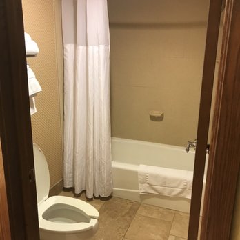 Boulevard Inn - Bathroom - Hotels Near Me - St. Joseph, Michigan