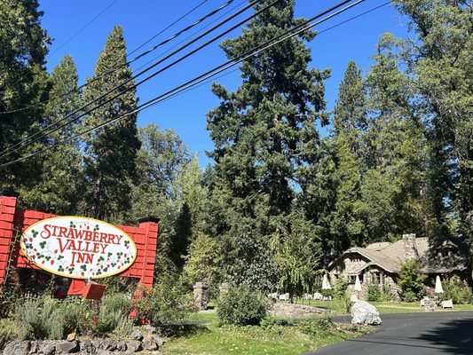 Strawberry Valley Inn by null