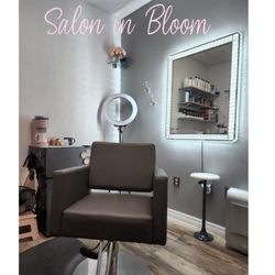 Salon in Bloom
