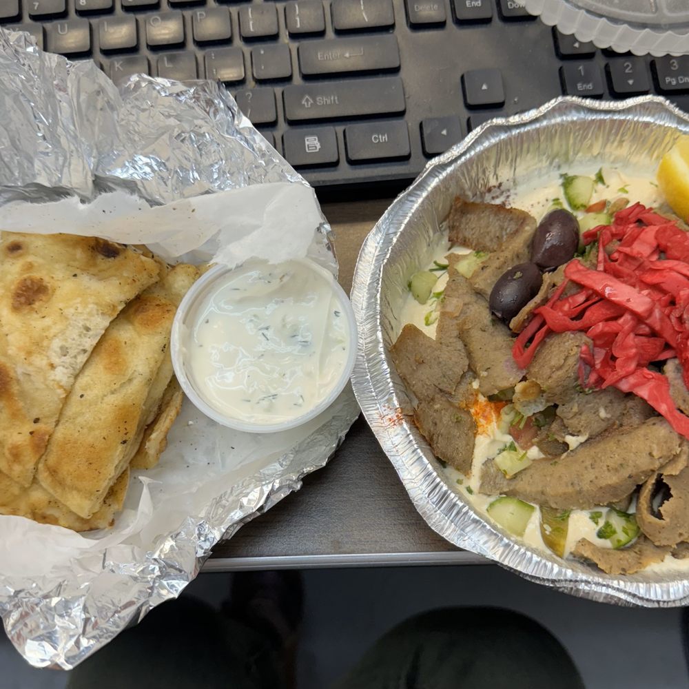 Hummus bowl with gyro & warm seasoned pita bread Hummus bowl with gyro & warm seasoned pita bread