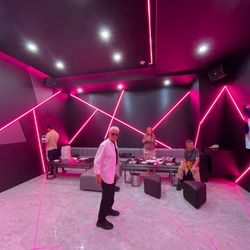 LoungeX - Beautiful space with plenty of room to spread out, Dance