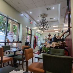 Nice and bright interior with their own coffee roaster right in the middle. Nice and bright interior with their own coffee roaster right in the middle.