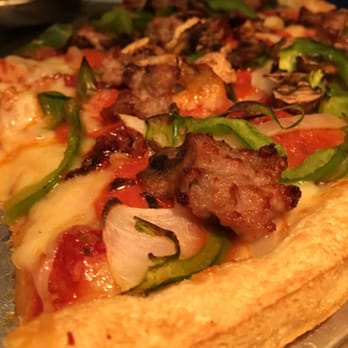 Leoni's Pizzeria - Pizza Near Me - Naples, Florida