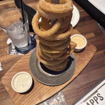 Yard House - Onion Ring Tower - New American Near Me - Dallas, Texas