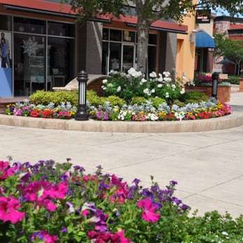 Bemus Landscape - a flower bed in front of a building - Landscaping Near Me - San Clemente, California Bemus Landscape - a flower bed in front of a building - Landscaping Near Me - San Clemente, California