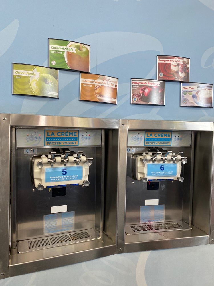 LA CREME FROZEN YOGURT Updated September 2024 59 Photos & 33 Reviews 3690 E Monarch Sky Ln