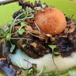 La Uva Negra - Rabo de toro con yema de huevo