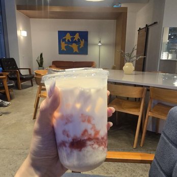Little Pisces - Strawberry taho latte - Desserts Near Me - Vancouver, British Columbia