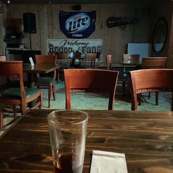 Saddle Sore Eatery & Saloon - Empty tables while customers wait standing for long period of time. - Steakhouses Near Me - Norco, California Saddle Sore Eatery & Saloon - Empty tables while customers wait standing for long period of time. - Steakhouses Near Me - Norco, California