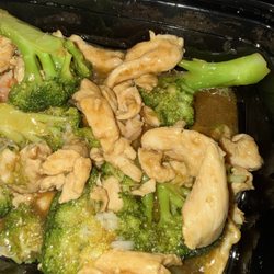 Golden Empire - Chicken and Broccoli with Garlic Sauce