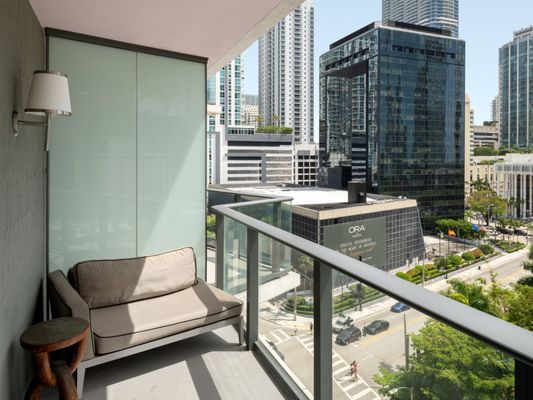 Dua Miami, Autograph Collection by null