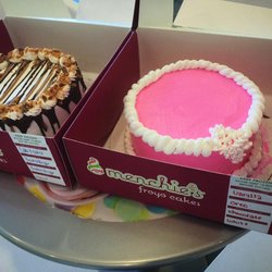 Menchie's Frozen Yogurt - Custom made Froyo Cakes. Choose 2 flavors and toppings!