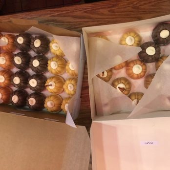 Bundts On Melrose - Box of 24 Bundts and 13 bundts - Desserts Near Me - Long Beach, California Bundts On Melrose - Box of 24 Bundts and 13 bundts - Desserts Near Me - Long Beach, California