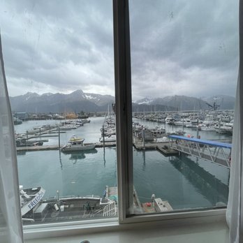 Harbor 360 Hotel - Mountain View Room - Hotels Near Me - Seward, Alaska