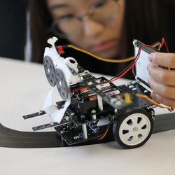 MaKaboom - Line tracing bot was not easy to code.