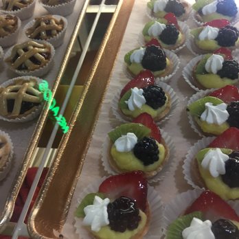 Versailles Bakery - Fruit tart - Bakeries Near Me - Miami, Florida Versailles Bakery - Fruit tart - Bakeries Near Me - Miami, Florida
