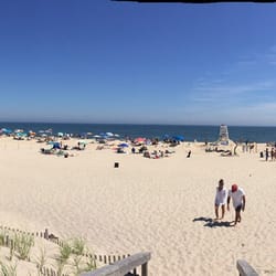 Bridge Hampton Beaches - Panorama of the beach from the concession and bathroom area.
