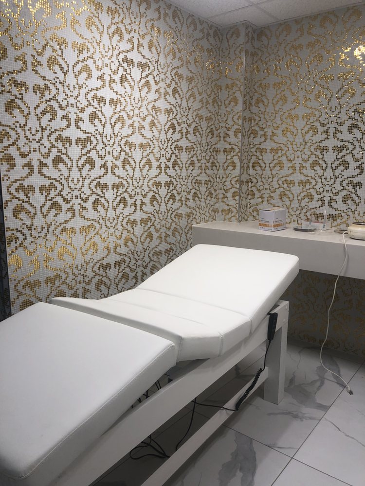 POLISHED NAIL BAR Updated September 2024 11 Photos & 10 Reviews 1025 Providence Rd