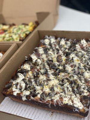 Descendant Detroit Style Pizza by null