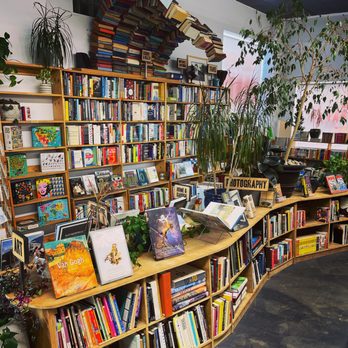 Big Story Bookstore - Bookstores Near Me - Bend, Oregon