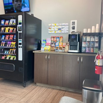 BluePearl Pet Hospital - lovely waiting room - Veterinarians Near Me - Phoenix, Arizona BluePearl Pet Hospital - lovely waiting room - Veterinarians Near Me - Phoenix, Arizona