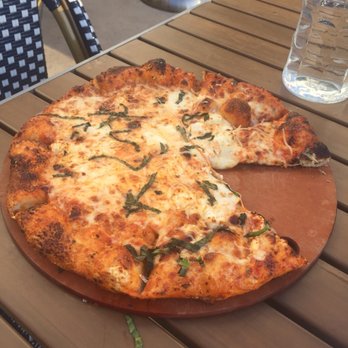 The Hampton Social - Naples - Four cheese pizza very very yummy - New American Near Me - Naples, Florida The Hampton Social - Naples - Four cheese pizza very very yummy - New American Near Me - Naples, Florida