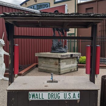Wall Drug Store - The free water fountain - Drugstores Near Me - Wall, South Dakota Wall Drug Store - The free water fountain - Drugstores Near Me - Wall, South Dakota