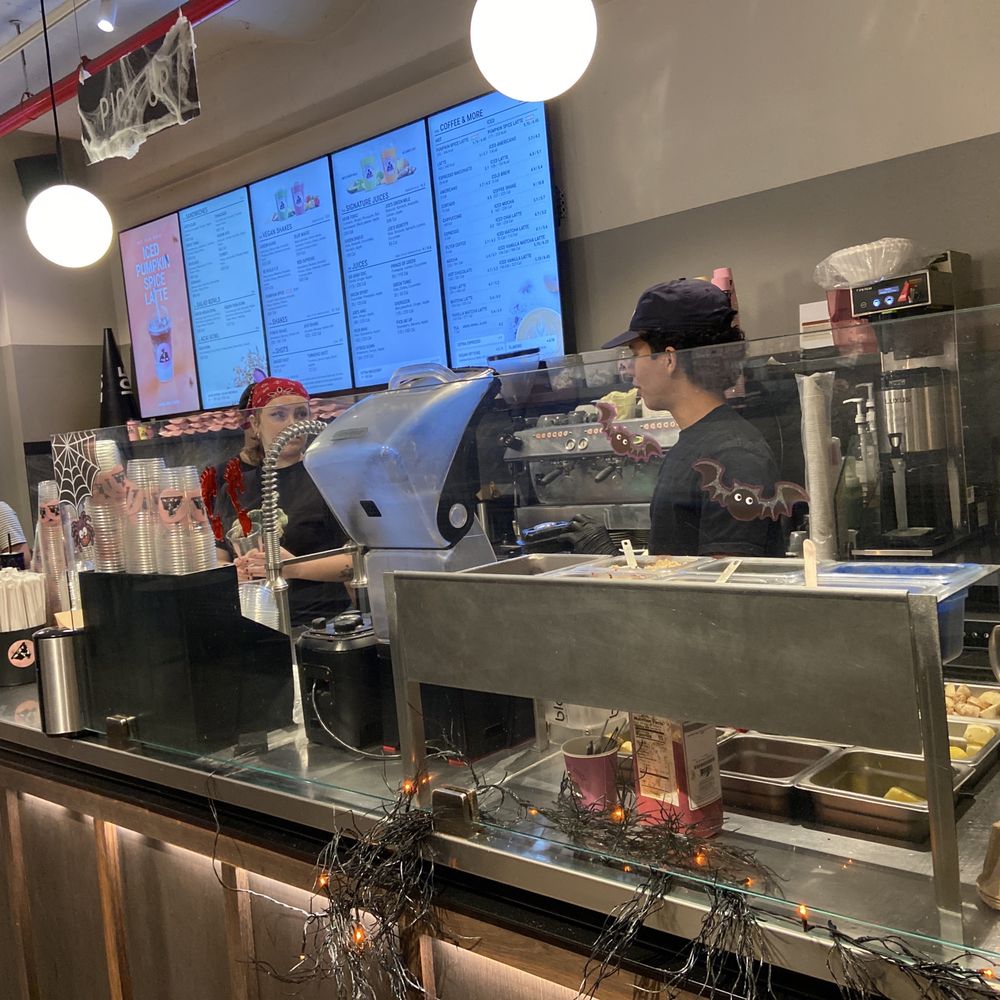 JOE & THE JUICE - Ordering station - Cafes Near Me - New York, New York