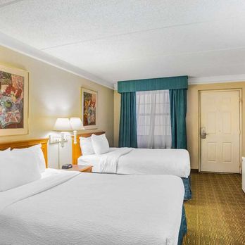 La Quinta Inn by Wyndham Eagle Pass - Guest Room - Hotels Near Me - Eagle Pass, Texas La Quinta Inn by Wyndham Eagle Pass - Guest Room - Hotels Near Me - Eagle Pass, Texas