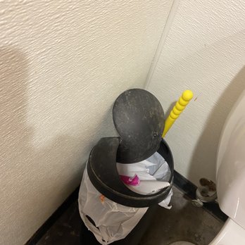 Fuzzy's Taco Shop - women's bathroom area - Mexican Near Me - Decatur, Texas