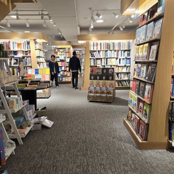 Barnes & Noble - Bookstores Near Me - Santa Monica, California
