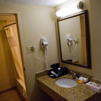 La Quinta by Wyndham - Entry/Sink - Hotels Near Me - Indianapolis, Indiana