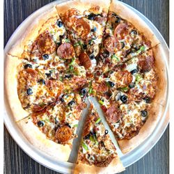 Hudson
Pep, Sausage, Green Pepper, Onion, Mushroom, Black Olive, Bacon