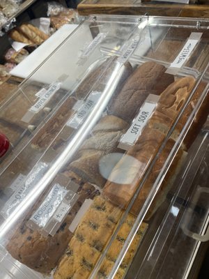 Giugnis Deli by null