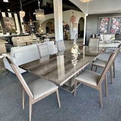 Avery Lane - Dining table