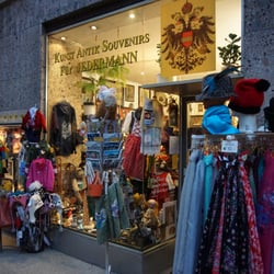 Kunst Antik Souvenir Für Jedermann - The street view of Kunst-Antik Souvenirs Für Jedermann.