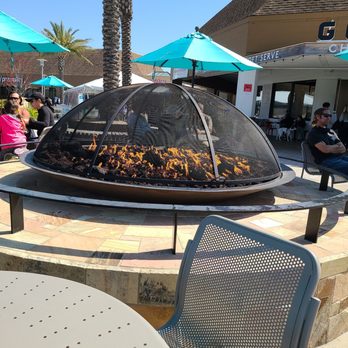 Gott's Roadside - Nice patio firepit - American Near Me - Greenbrae, California Gott's Roadside - Nice patio firepit - American Near Me - Greenbrae, California