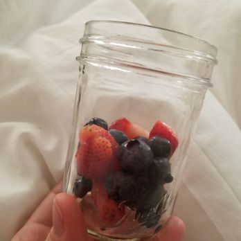 Regatta Inn - Only half a jar of berries. - Bed & Breakfast Near Me - Nantucket, Massachusetts